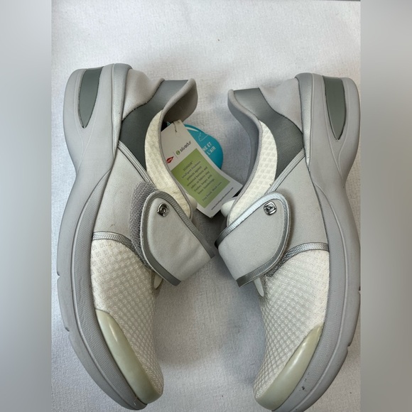 Bzees Roxy Silver and Gray Sneakers Size 6M NWT - Picture 7 of 10
